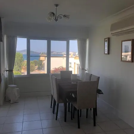 Odek's Seaview Апартаменты *