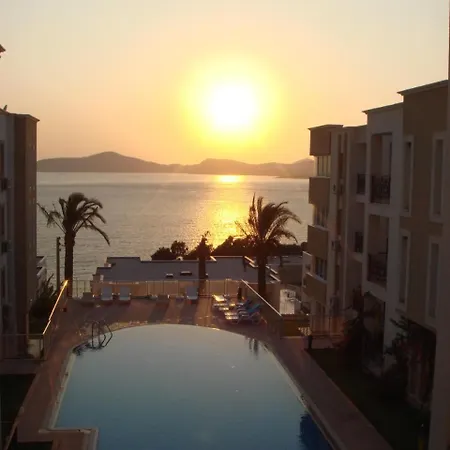 Odek's Seaview Апартаменты *
