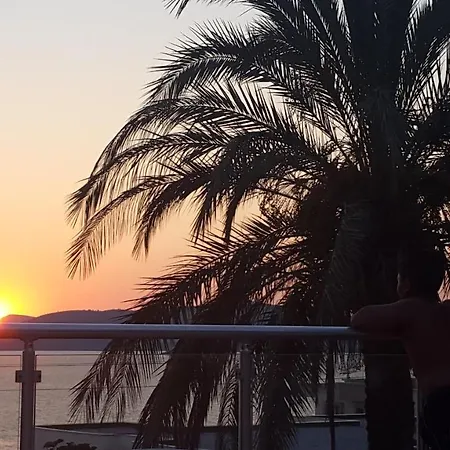 Odek's Seaview Апартаменты *
