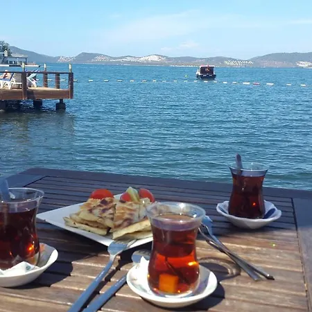 Odek's Seaview Апартаменты