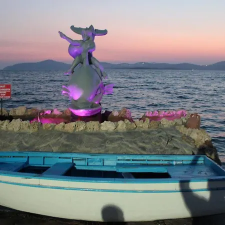 Odek's Seaview Апартаменты *