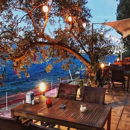Odek's Seaview Гюллюк